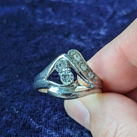 Size 9 Silver Color Ring With Rhinestones - Picture 2 of 5